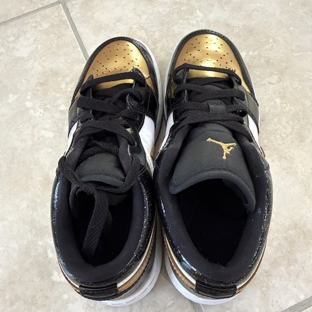 Nike Air Jordan 1 Low SE GS Black Metallic Gold White Size 5.5 DR6970-071 - Picture 5 of 8